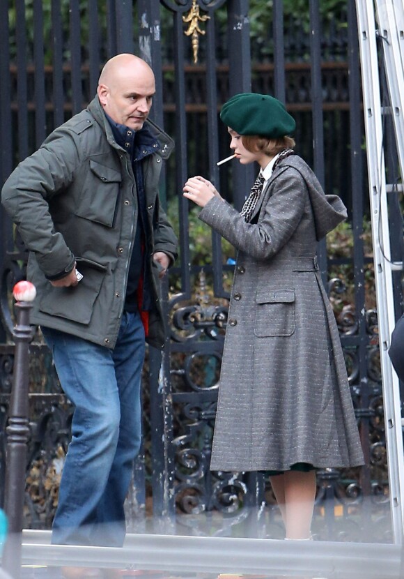 Exclusif - Lily-Rose Depp sur le tournage de "Planetarium" à Paris le 29 septembre 2015. La fille de Johnny Depp et Vanessa Paradis partage l'affiche du film de Rebecca Zlotowski avec l'actrice Natalie Portman.