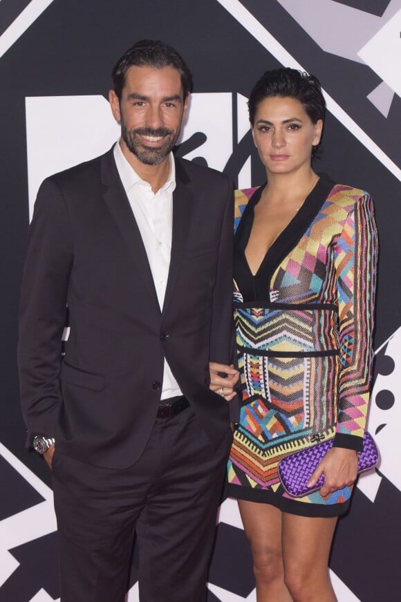 Robert Pirès et sa femme Jessica lors des MTV Europe Music Awards 2015 au Mediolanum Forum à Milan, le 25 octobre 2015