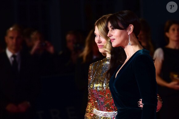 Léa Seydoux et Monica Bellucci - Première mondiale du nouveau James Bond "007 Spectre" au Royal Albert Hall à Londres le 26 octobre 2015.