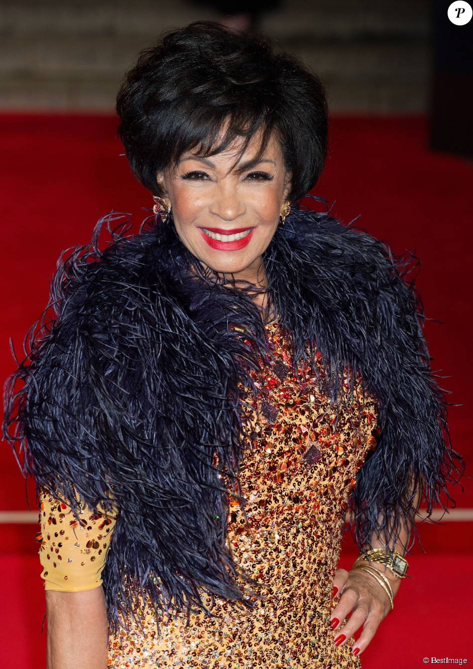 Shirley Bassey Première Mondiale Du Nouveau James Bond 007 Spectre Au Royal Albert Hall à 5544