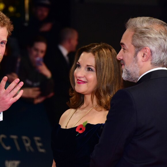 Le prince Harry, la productrice Barbara Broccoli et le réalisateur Sam Mendes - Première mondiale du nouveau James Bond "007 Spectre" au Royal Albert Hall à Londres le 26 octobre 2015.