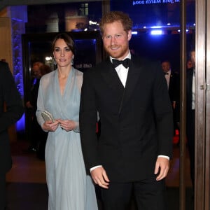 Kate Middleton et le prince Harry - Première mondiale du nouveau James Bond "007 Spectre" au Royal Albert Hall à Londres le 26 octobre 2015.