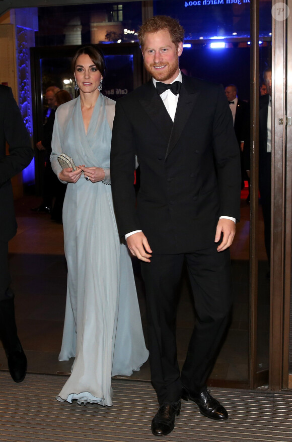Kate Middleton et le prince Harry - Première mondiale du nouveau James Bond "007 Spectre" au Royal Albert Hall à Londres le 26 octobre 2015.