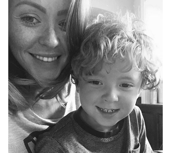 Natasha Hamilton et son fils Alfie / photo postée sur le compte Instagram de la chanteuse anglaise.