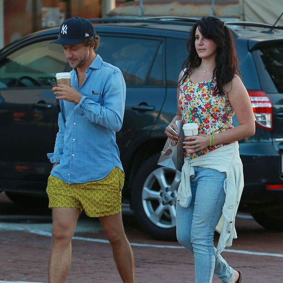 Lana Del Rey et son petit ami Italien Francesco Carrozzini sont allés déjeuner au restaurant Cafe Habana à Malibu, le 5 septembre 2015