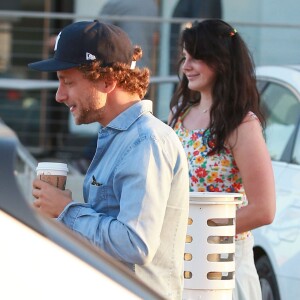 Lana Del Rey et son petit ami Italien Francesco Carrozzini sont allés déjeuner au restaurant Cafe Habana à Malibu, le 5 septembre 2015