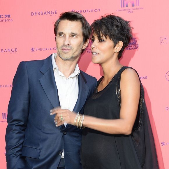 Olivier Martinez et Halle Berry enceinte lors du Champs-Elysées Film Festival 2013 à Paris le 13 juin 2013.