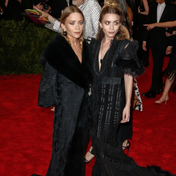 Les soeurs jumelles Mary-Kate et Ashley Olsen - Soirée Costume Institute Gala 2015 (Met Ball) au Metropolitan Museum, à New York le 4 mai 2015. 