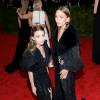 Les soeurs jumelles Mary-Kate et Ashley Olsen - Soirée Costume Institute Gala 2015 (Met Ball) au Metropolitan Museum, à New York le 4 mai 2015. 