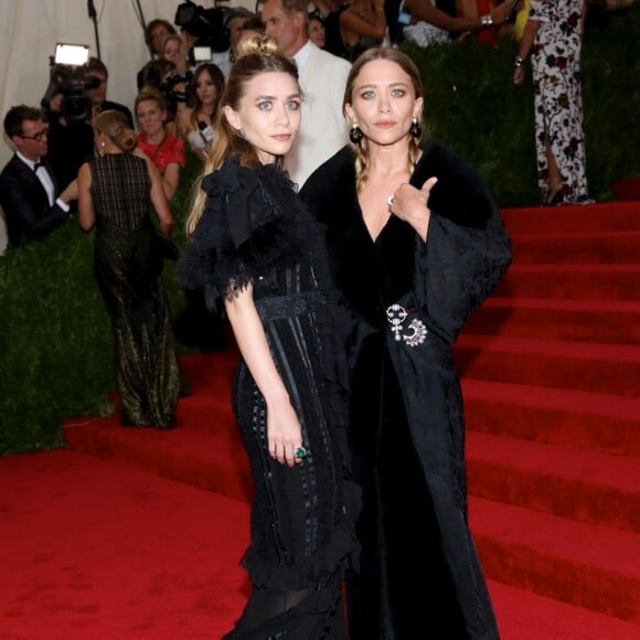 Les soeurs jumelles Mary-Kate et Ashley Olsen - Soirée Costume Institute Gala 2015 (Met Ball) au Metropolitan Museum, à New York le 4 mai 2015. 