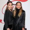Les soeurs jumelles Mary-Kate et Ashley Olsen à la soirée des CFDA Fashion Awards à New York, le 1er juin 2015.