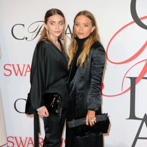 Les soeurs jumelles Mary-Kate et Ashley Olsen à la soirée des CFDA Fashion Awards à New York, le 1er juin 2015.