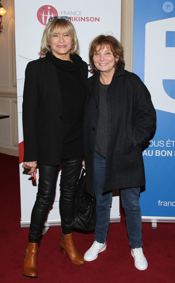 Exclusif - Nathalie Delon et Diane Kurys - Spectacle "Elles se croient toutes Joly" en hommage à Sylvie Joly, mis en scène par Pierre Palmade, au théâtre de Paris dans le 9ème arrondissement à Paris, le 26 octobre 2015.
