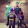 Neil Patrick Harris en Homme-Mystère, David Burtka en Joker, Gideon en Batman et Harper en Batgirl : un Halloween 2014 totalement Gotham !