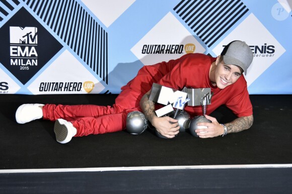 Justin Bieber - Photocall de remise des prix (pressroom) des MTV Europe Music Awards 2015 au Mediolanum Forum à Milan. Le 25 octobre 2015