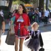 Alessandra Ambrosio en costumes d'Halloween avec sa fille Anja dans les rues de Los Angeles, le 30 novembre 2015