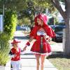 Alessandra Ambrosio en costumes d'Halloween avec son fils Noah Mazur dans les rues de Los Angeles, le 30 novembre 2015