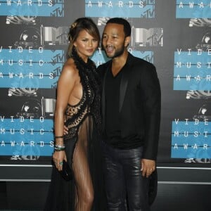 John Legend et sa femme Chrissy Teigen - Soirée des MTV Video Music Awards à Los Angeles le 30 aout 2015.