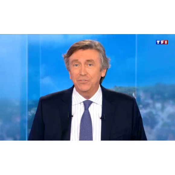 Jacques Legros présente le JT de 13 Heures de TF1, le vendredi 30 octobre 2015.