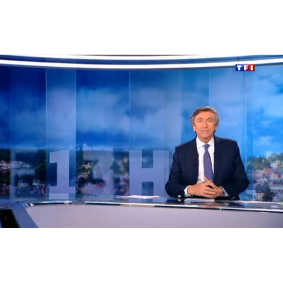 Jacques Legros présente le JT de 13 Heures de TF1, le vendredi 30 octobre 2015.