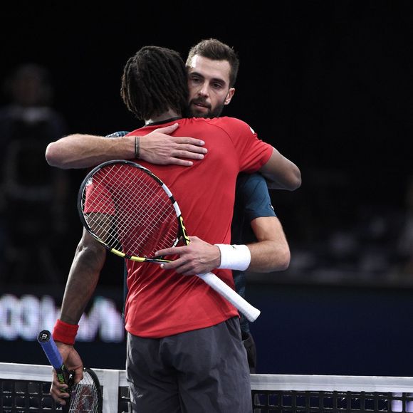 Gaël Monfils et Benoît Paire lors de leur match au premier tour du BNP Paribas Masters à l'AccorHotels Arena de Paris, le 2 novembre 2015