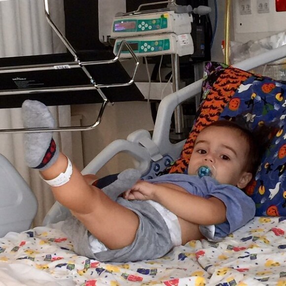 Johnny, le fils de Criss Angel, atteint d'une leucémie et en pleine séance de chimiothérapie / photo postée sur Twitter.