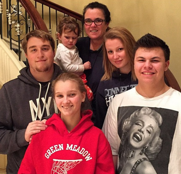 Rosie O'Donnell et ses enfants adoptifs / photo postée sur Instagram.