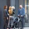 Exclusif - Carles Puyol avec sa compagne enceinte Vanessa Lorenzo et leur fille Manuela dans les rues de New York le 20 octobre 2015