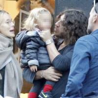 Carles Puyol aux anges avec sa Vanesa, enceinte, et leur craquante Manuela