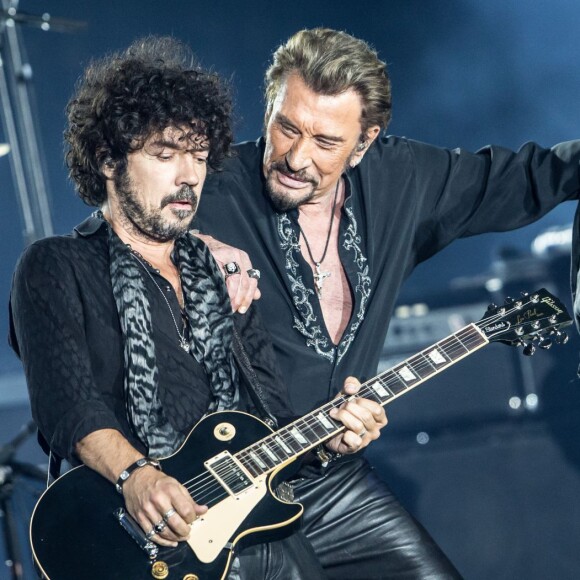 Photo Exclusive - Johnny Hallyday avec ses guitaristes en concert à Lille dans le cadre de son "Rester Vivant Tour", les 9 et 10 octobre 2015.