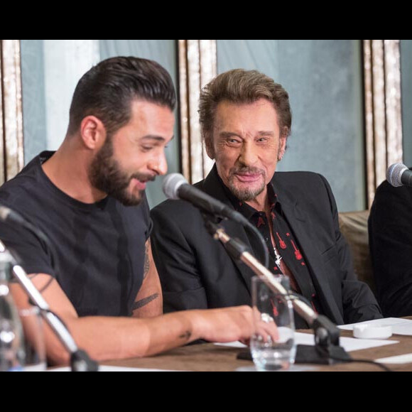 Exclusif - Johnny Hallyday et Yodelice (Maxim Nucci) - Johnny Hallyday présente son 50ème album studio "De l'amour" lors d'une conférence de presse organisée à l'hôtel The Peninsula à Paris, le 6 novembre 2015. En parallèle de cet album, qui sortira le 13 novembre, Philippe Manoeuvre publiera trois jours plus tard le livre "La terre promise" (Fayard), racontant la tournée américaine de Johnny Hallyday en 2014. © Cyril Moreau / Bestimage