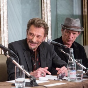 Exclusif - Miossec, Johnny Hallyday et Yodelice (Maxim Nucci) - Johnny Hallyday présente son 50ème album studio "De l'amour" lors d'une conférence de presse organisée à l'hôtel The Peninsula à Paris, le 6 novembre 2015. En parallèle de cet album, qui sortira le 13 novembre, Philippe Manoeuvre publiera trois jours plus tard le livre "La terre promise" (Fayard), racontant la tournée américaine de Johnny Hallyday en 2014. © Cyril Moreau / Bestimage