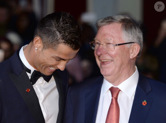 Cristiano Ronaldo et Sir Alex Ferguson lors de l'avant-première du documentaire "Ronaldo" à Londres le 9 novembre 2015.