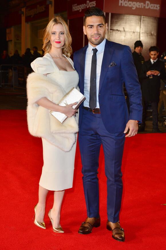 Radamel Falcao et sa femme Lorelei Taron - Première du film "Ronaldo" à Londres le 9 novembre 2015.