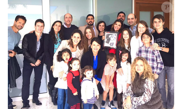 Ali Landry et sa belle-famille rendent hommage aux deux membres sauvagement assassinés au Mexique au mois de septembre dernier / photo postée sur le compte Instagram de l'ancienne Miss USA 1996.