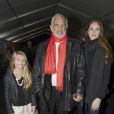 Jean-Paul Belmondo avec sa petite-fille Annabelle Waters Belmondo et sa fille Stella Belmondo à Paris le 28 octobre 2013.