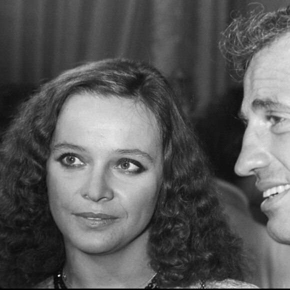 ARCHIVES - JEAN PAUL BELMONDO ET SA COMPAGNE LAURA ANTONELLI 00/05/1974 -