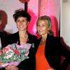 Noémie Caillault et Claire Chazal lors du lancement de la campagne Octobre Rose à la clinique Hartmann à Neuilly-sur-Seine le 7 octobre 2015