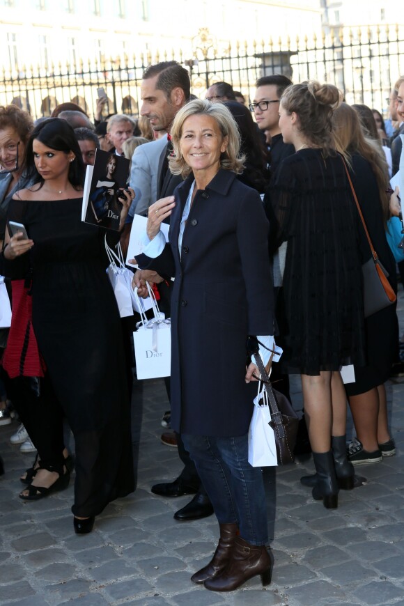 Claire Chazal à la sortie du défilé "Christian Dior", collection prêt-à-porter printemps-été 2016, à la Cour Carrée du Louvre à Paris le 2 octobre 2015