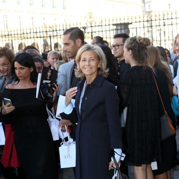 Claire Chazal à la sortie du défilé "Christian Dior", collection prêt-à-porter printemps-été 2016, à la Cour Carrée du Louvre à Paris le 2 octobre 2015