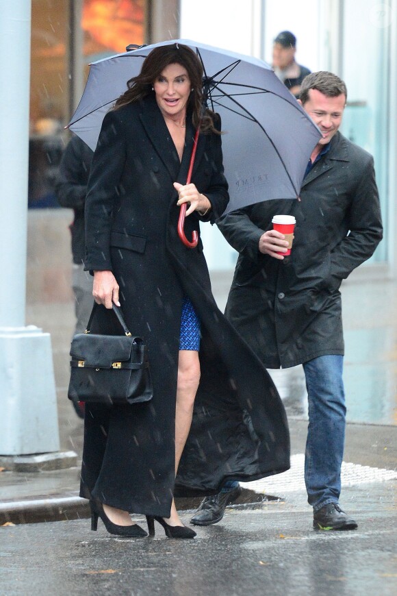 Exclusif - Caitlyn Jenner dans les rues de New York, le 10 novembre 2015.