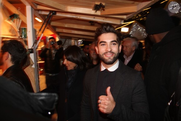 Kendji Girac participe à l'inauguration du village de Noël des Champs-Élysées à Paris le 13 novembre 2015.