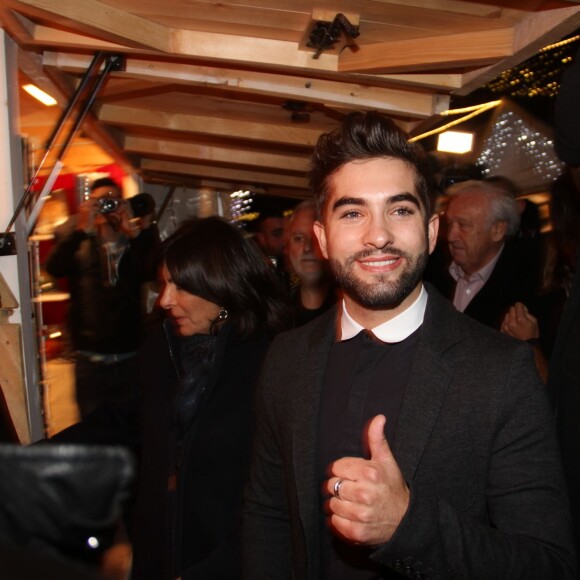 Kendji Girac participe à l'inauguration du village de Noël des Champs-Élysées à Paris le 13 novembre 2015.