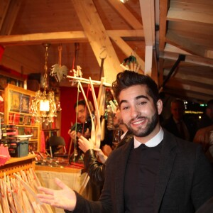 Kendji Girac participe à l'inauguration du village de Noël des Champs-Élysées à Paris le 13 novembre 2015.