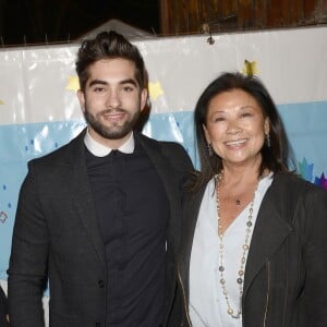 Kendji Girac et Jeanne d'Hauteserre (maire du 8ème arrondissement de Paris) participent à l'inauguration du village de Noël des Champs-Élysées à Paris le 13 novembre 2015. ©Coadic Guirec