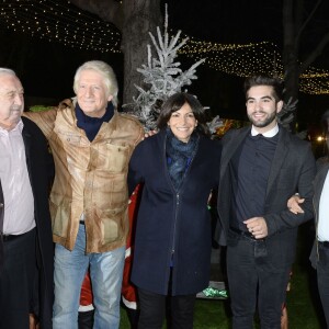 Marcel Campion, Patrick Sébastien, Anne Hidalgo, Kendji Girac et Jeanne d'Hauteserre (maire du 8ème arrondissement de Paris) participent à l'inauguration du village de Noël des Champs-Élysées à Paris le 13 novembre 2015. © Coadic Guirec