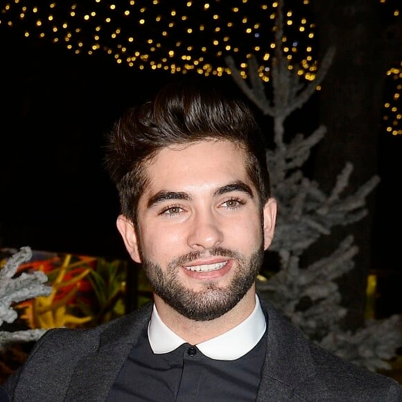 Kendji Girac participe à l'inauguration du village de Noël des Champs-Élysées à Paris le 13 novembre 2015.