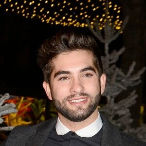 Kendji Girac participe à l'inauguration du village de Noël des Champs-Élysées à Paris le 13 novembre 2015.