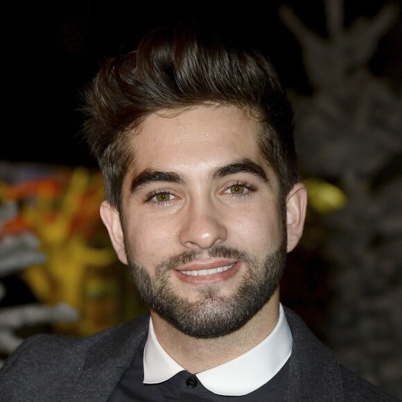 Kendji Girac participe à l'inauguration du village de Noël des Champs-Élysées à Paris le 13 novembre 2015.