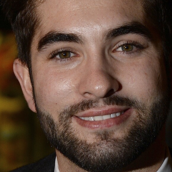 Kendji Girac participe à l'inauguration du village de Noël des Champs-Élysées à Paris le 13 novembre 2015.